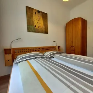 Apartment Altbauwohnung Neu Saniert - Fuer Familien Geeignet, Wien